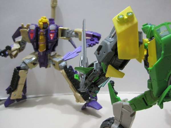 New Transformers Generations Blitzwing Versus Springer Images Show Triple Changer Awesomeness  (6 of 49)